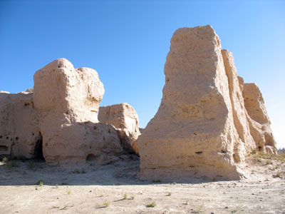 中国瓜州郊外の漢・三国期複合遺跡複合遺跡「六工古城」東側の、漢代「昆侖障」比定遺構の南壁出入口跡