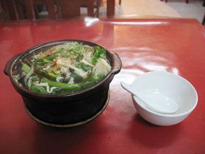 黄土高原上の街、中国西部甘粛省天水の食堂で食した「砂鍋鶏塊」