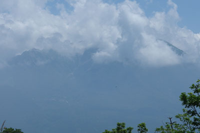 鳥取県西部伯耆地方にある孝霊山山頂から見た、巨大な大山山塊