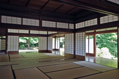 「京都夏の文化財特別公開」の一つ、京都鹿ケ谷・旧藤井彦四郎邸「和中庵」の、3室の和室広間で構成される客殿主室