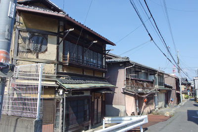 滋賀県南部・大津旧市街にある旧遊郭街の妓楼の廃墟