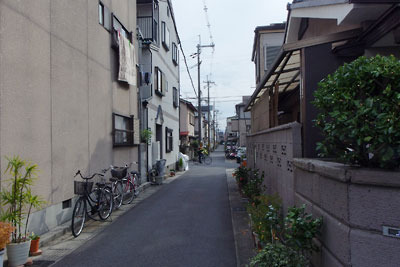 小倉堤（太閤堤）が削平されて造られた、京都府宇治市槙島町落合の住宅地