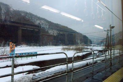 JR北陸本線の北陸トンネルを抜けて現れた福井県下有数の降雪地・南今庄駅
