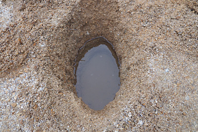 太神山中の野営地傍の河原に掘りつくった井戸