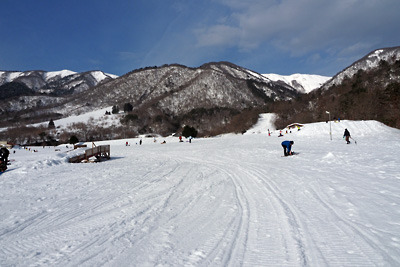 積雪に恵まれたマキノ高原スキー場。2022年1月9日撮影
