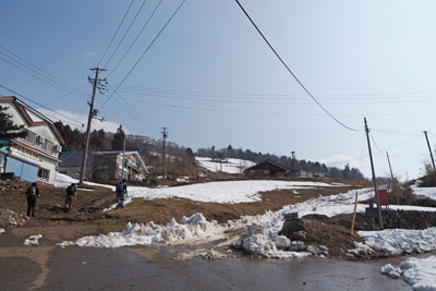 伊吹山登山路1合目にある旧伊吹山スキー場のゲレンデと雪。2022年3月12日撮影