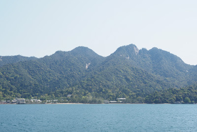 神々しい存在感を持つ宮島の山々