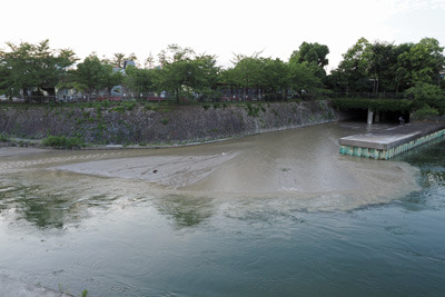 2022年7月の強雨後、琵琶湖疏水・南禅寺舟溜に流れ込んだ大量の白川砂