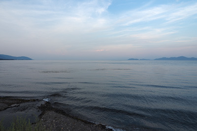 蓬莱付近でみた琵琶湖特有の桃色の夕景