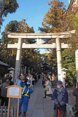 2023（令和5）年1月3日午後4時の京都・岡崎神社の賑わい