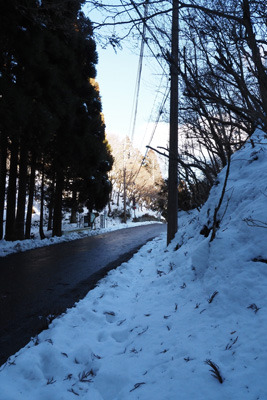 雪の山中を貫く国道477号線がある京都北山・花脊峠