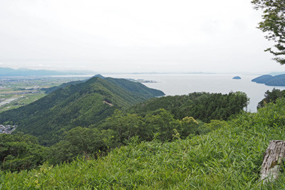賤ケ岳山頂からみた山本山や琵琶湖・竹生島等の眺め