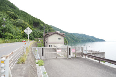琵琶湖北岸の飯浦集落近くにある余呉湖補給揚水機場