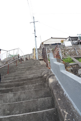 広島県呉市両城の、「両城の200階段」の見上げる程の急斜・急段
