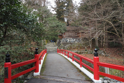 武奈ヶ岳登山口でもある、葛川明王院前の朱塗橋