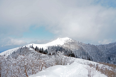 雲や霧が晴れ、武奈ヶ岳山頂の雪景が得られた西南稜ルート